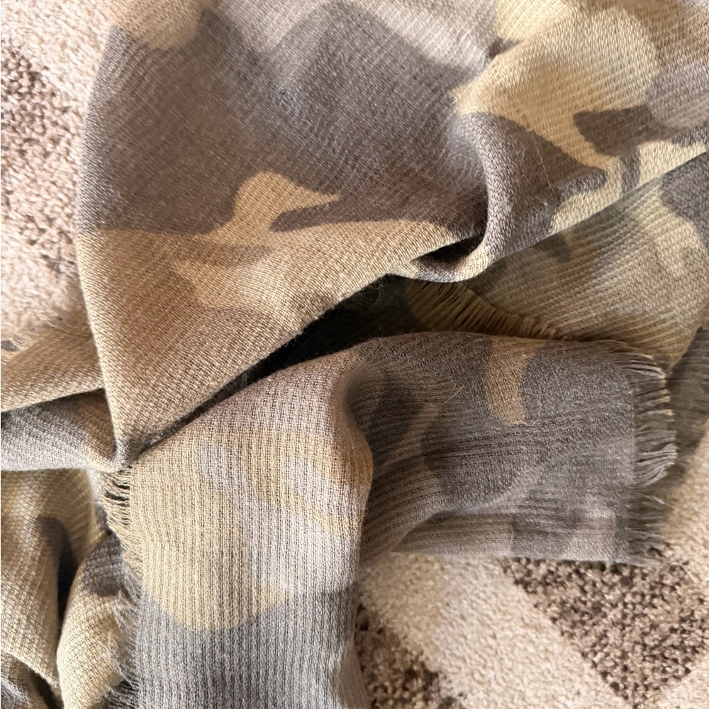 Stella & Dot Camo Pattern Scarf - Picture 3 of 3